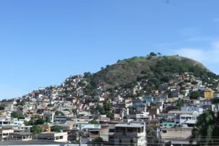 Imagem ilustrativa da imagem IBGE: Brasil tem 11.403 favelas, onde vivem cerca de 16 milhões de pessoas