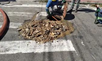 Imagem ilustrativa da imagem Descarte irregular de lixo é vilão da rede de esgoto