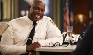 Imagem ilustrativa da imagem Andre Braugher, Capitão Holt de 'Brooklyn Nine-Nine', morre aos 61 anos