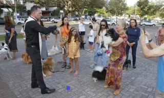 Imagem ilustrativa da imagem Até calopsita na bênção dos animais no dia de São Francisco de Assis