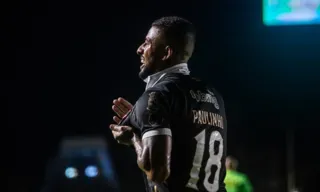 Imagem ilustrativa da imagem Com enredo dramático, Vasco vence Red Bull Bragantino e escapa do rebaixamento