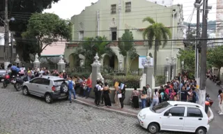 Imagem ilustrativa da imagem Confusão e mais de mil na fila para rejeitar cobrança sindical