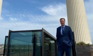 Imagem ilustrativa da imagem David Cameron é nomeado chanceler do Reino Unido e volta à política após 7 anos