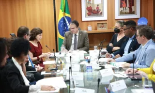 Imagem ilustrativa da imagem Entre os muros da escola