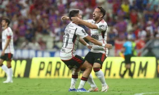 Imagem ilustrativa da imagem Flamengo vence o Fortaleza e fica a seis pontos da liderança