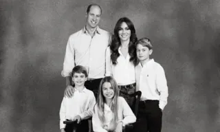 Imagem ilustrativa da imagem Foto de Natal da família real mostra Louis, caçula de príncipe William, sem um dedo