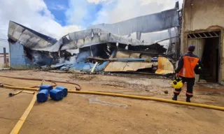 Imagem ilustrativa da imagem Incêndio atinge galpão de transportadora na Serra