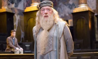Imagem ilustrativa da imagem Michael Gambon, o Dumbledore de "Harry Potter", morre aos 82 anos