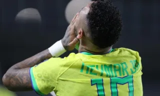 Imagem ilustrativa da imagem Neymar é operado em Belo Horizonte e deve voltar aos gramados daqui a dez meses