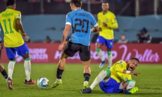 Imagem ilustrativa da imagem Neymar tem suspeita de lesão grave em derrota do Brasil para o Uruguai