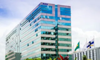 Imagem ilustrativa da imagem Sedento por cargos, PT busca mulher para AGU