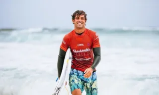 Imagem ilustrativa da imagem Surfista brasileiro deve ter alta em 48h após acidente grave, diz irmão