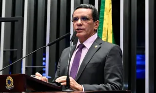 Imagem ilustrativa da imagem Toga verde-oliva