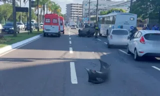 Imagem ilustrativa da imagem Três feridos em acidente com capotamento na avenida Fernando Ferrari