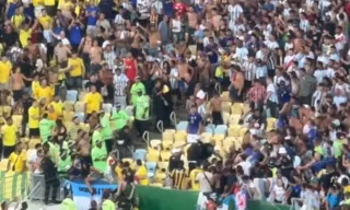 Imagem ilustrativa da imagem VÍDEO | Briga entre torcedores atrasa início de partida entre Brasil e Argentina