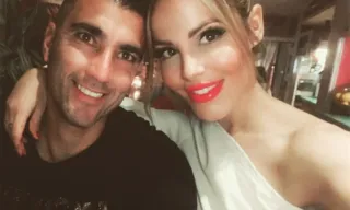 Imagem ilustrativa da imagem Viúva de ex-jogador encontra bilhete romântico do marido quatro anos após a morte