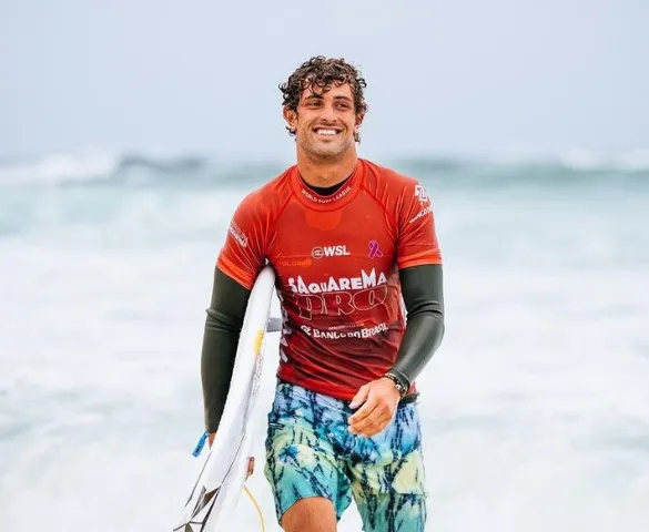 Imagem ilustrativa da imagem João Chianca sofre grave acidente no Havaí e é socorrido por surfistas