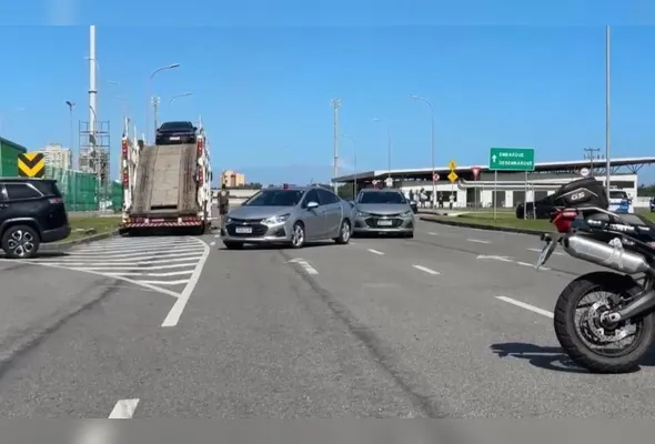 Imagem ilustrativa da imagem Lula chega ao ES sem passar pelo desembarque e com saguão vazio