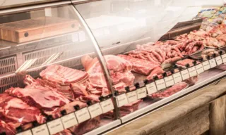 Imagem ilustrativa da imagem Açougues são interditados por vender carne estragada no litoral de SP