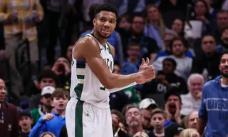 Imagem ilustrativa da imagem Antetokounmpo faz 36 pontos em vitória dos Bucks sobre os Nuggets na NBA