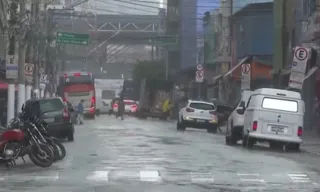 Imagem ilustrativa da imagem Após forte chuva, SP tem pontos de alagamentos e estado de atenção