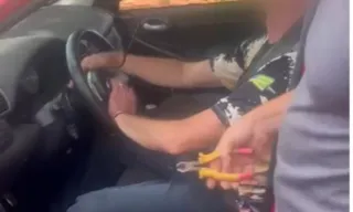 Imagem ilustrativa da imagem Atirador esportivo é achado amarrado ao carro e tem armas roubadas em GO