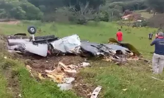 Imagem ilustrativa da imagem Avião cai e deixa 3 mortos e 2 desaparecidos no interior de Minas Gerais