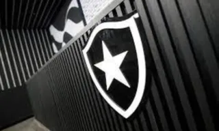 Imagem ilustrativa da imagem Botafogo rompe negociações pelo lateral Manafá, que já havia sido anunciado