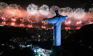 Imagem ilustrativa da imagem Brasileiros comemoram a chegada de 2024 com shows, festa e queima de fogos