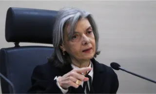 Imagem ilustrativa da imagem Carmén Lúcia suspende concursos da PM por limitarem vagas para mulheres em SC