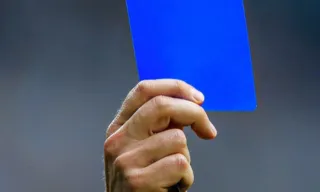 Imagem ilustrativa da imagem Cartão azul no futebol? Árbitros vão testar suspensão temporária
