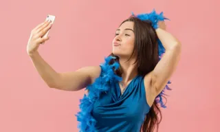 Imagem ilustrativa da imagem Cuidado com a selfie de Carnaval. Especialistas dão dicas sobre segurança digital
