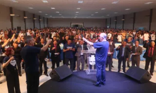 Imagem ilustrativa da imagem Cultos da virada com adoração, louvor e jantar nas igrejas