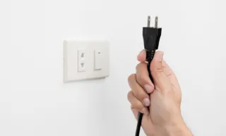 Imagem ilustrativa da imagem Especialistas ensinam a evitar choque elétrico