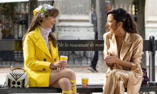 Imagem ilustrativa da imagem Franceses picham cenários de 'Emily em Paris' e dizem que série não é bem-vinda
