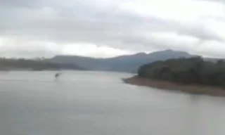 Imagem ilustrativa da imagem Helicóptero com quatro pessoas cai em lago em Capitólio, no interior de Minas