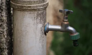 Imagem ilustrativa da imagem Moradores de bairro da Serra afirmam estar sem água há uma semana