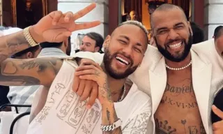 Imagem ilustrativa da imagem Neymar e família doaram R$ 800 mil para reduzir pena de Daniel Alves, diz portal