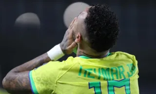 Imagem ilustrativa da imagem Neymar está fora da Copa América de 2024, afirma médico da seleção brasileira