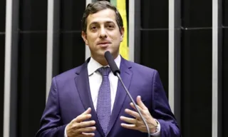 Imagem ilustrativa da imagem Novo líder do PSB se equilibra na crise entre Lula e Lira