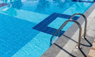 Imagem ilustrativa da imagem Polícia investiga morte de família que foi eletrocutada em piscina