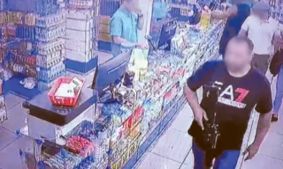 Imagem ilustrativa da imagem Policiais são presos por furtar dinheiro e aliança de entregador de farmácia no RJ