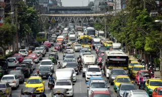 Imagem ilustrativa da imagem Posso dirigir descalço? E comer ao volante? Veja 20 dicas antes de pegar a estrada