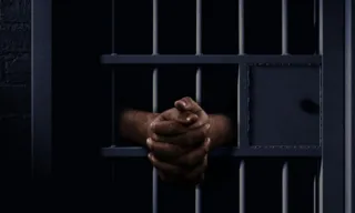 Imagem ilustrativa da imagem Presos que fugiram do saidão lotariam 2.084 cidades