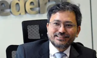 Imagem ilustrativa da imagem Secretário adota “estilo Paulo Guedes” com “granada no bolso”