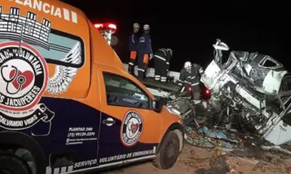 Imagem ilustrativa da imagem Sete das 25 vítimas fatais de grave acidente na Bahia são identificadas