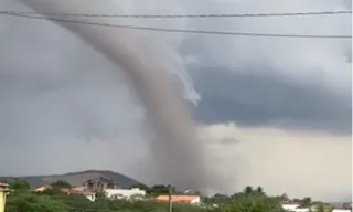 Imagem ilustrativa da imagem VÍDEO | Tornado atinge zona rural e provoca estragos em Alagoas
