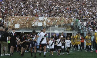 Imagem ilustrativa da imagem Veja fotos da torcida do Vasco na vitória sobre o Volta Redonda no ES