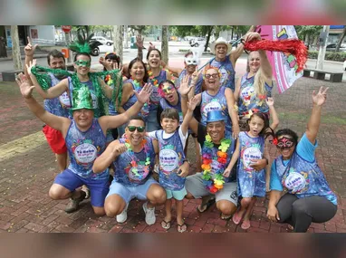 Foliões que vão se divertir neste domingo no bloco Tô Bebo de Alegria pelas ruas de Jardim da Penha e orla de Camburi