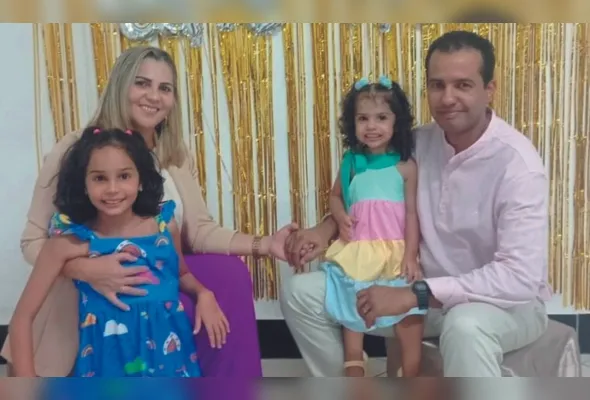 Mirian Henrique com Glauber  Ramos e as filhas Bianca e Alice antes da explosão: ela teve 74% do corpo queimado